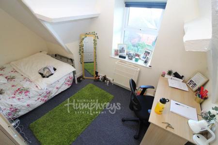 3 bedroom Property to let in Flat 3, 21 Pickmere Road, S10
