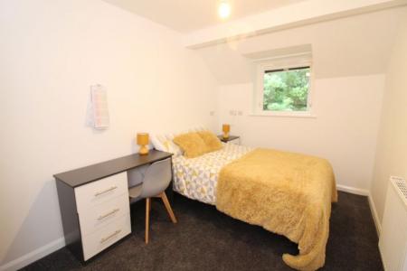 4 bedroom Property to let in 4 Bedroom House, Norfolk Park Road, Bill inc