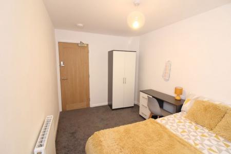 4 bedroom Property to let in 4 Bedroom House, Norfolk Park Road, Bill inc