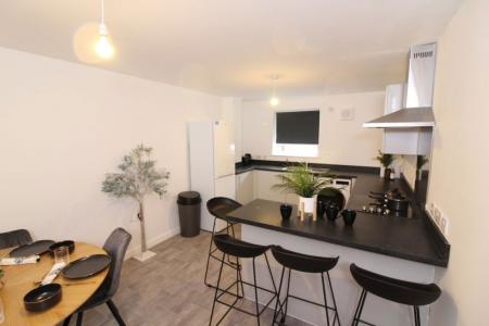 4 bedroom Property to let in 4 Bedroom House, Norfolk Park Road, Bill inc