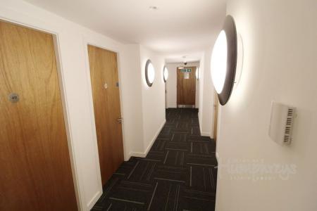 1 bedroom Property to let in London Court- S2 - 8am to 8pm Viewings