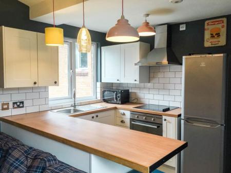 Norfolk Park, S2: Bills Included