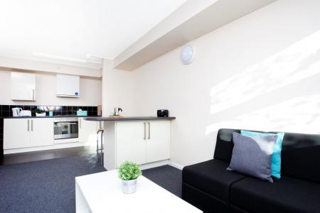 6 bedroom Property to let in 6 Bed Appartment - Leadmil Point - No fees