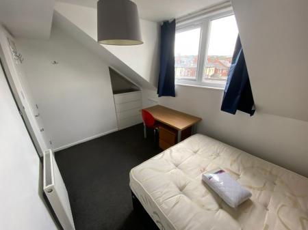 1 bedroom Property to let in S2 - Clarke Square - July 20256