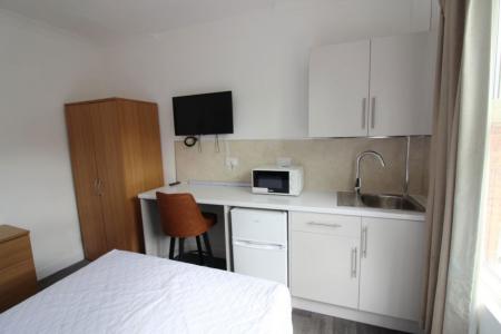 1 bedroom Studio flat to let in S2 - Clarke Square- studio in a 5 bed house