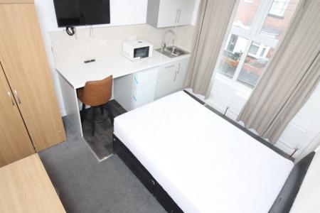 S2 - Clarke Square- studio in a 5 bed house