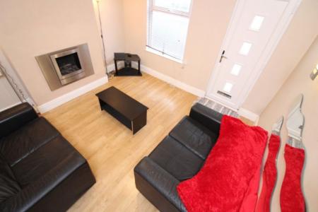 2 bedroom Property to let in S2 - Grovesnor Square - Available April