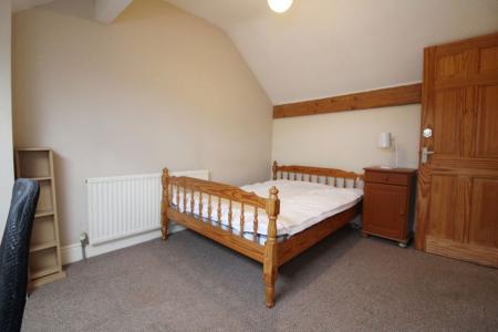 2 bedroom Property to let in S2 - Grovesnor Square - Available April