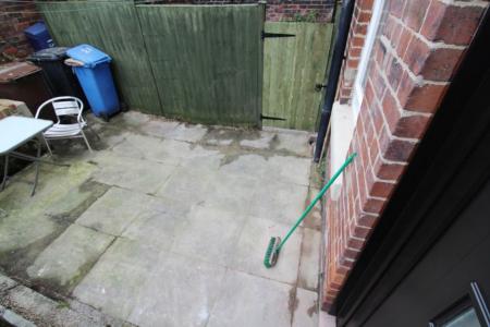 2 bedroom Property to let in S2 - Grovesnor Square - Available April