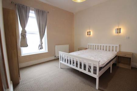 2 bedroom Property to let in S2 - Grovesnor Square - Available April