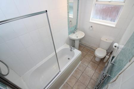 2 bedroom Property to let in S2 - Grovesnor Square - Available April