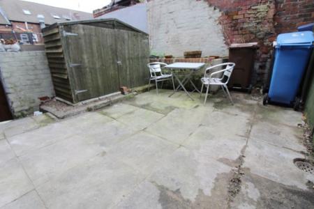 2 bedroom Property to let in S2 - Grovesnor Square - Available April