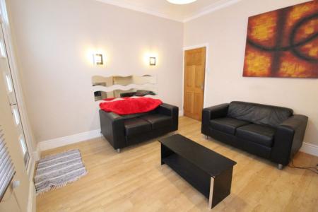 2 bedroom Property to let in S2 - Grovesnor Square - Available April