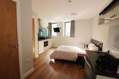 1 bedroom Studio flat to let in S1 - Queen Street - Available April 2026