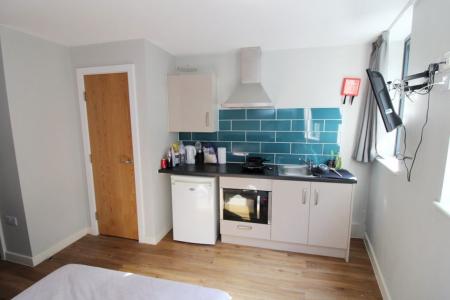1 bedroom Studio flat to let in S1 - Queen Street - Available April 2026