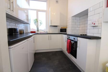 4 bedroom Property to let in S2 - LONDON ROAD - 4 bed Flat. July 2026