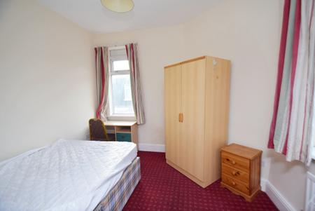 4 bedroom Flat to let in Ashford Street, Shelton, Stoke-On-Trent, ST4