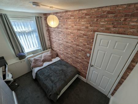 4 bedroom Terraced House to let in Church Street, Silverdale, ST5