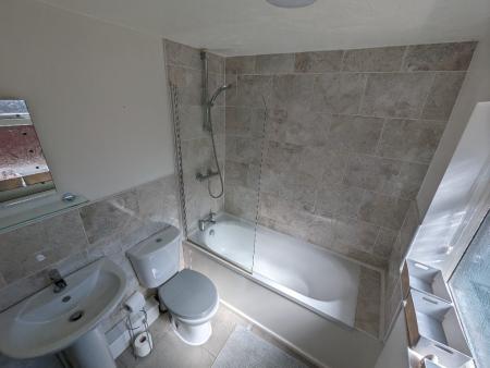 4 bedroom Terraced House to let in Church Street, Silverdale, ST5