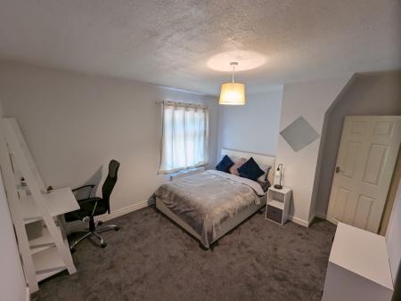 4 bedroom Terraced House to let in Church Street, Silverdale, ST5