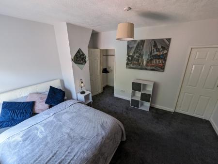 4 bedroom Terraced House to let in Church Street, Silverdale, ST5