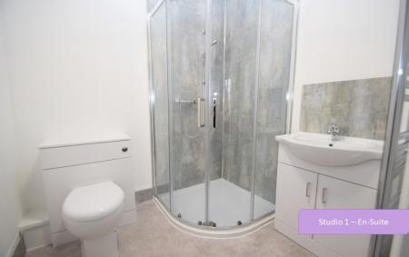 1 bedroom Studio flat to let in King Street, Newcastle-Under-Lyme, ST5