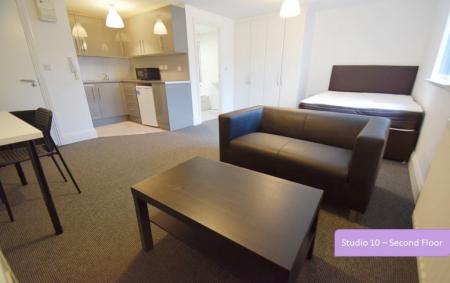 1 bedroom Studio flat to let in King Street, Newcastle-Under-Lyme, ST5