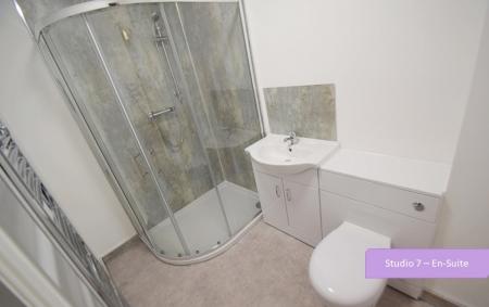 1 bedroom Studio flat to let in King Street, Newcastle-Under-Lyme, ST5