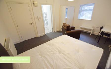 1 bedroom Studio flat to let in King Street, Newcastle-Under-Lyme, ST5