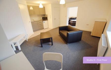 1 bedroom Studio flat to let in King Street, Newcastle-Under-Lyme, ST5