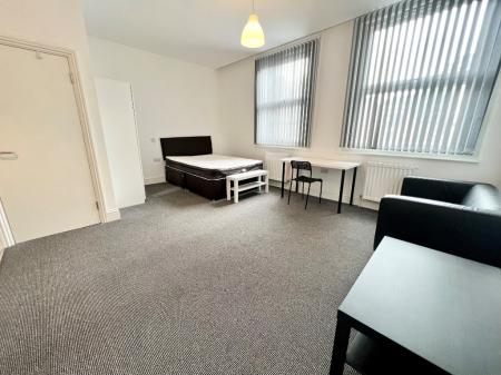 1 bedroom Studio flat to let in King Street, Newcastle-Under-Lyme, ST5