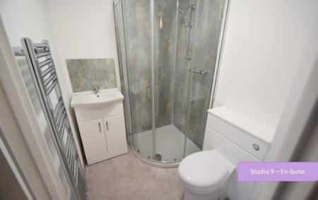 1 bedroom Studio flat to let in King Street, Newcastle-Under-Lyme, ST5