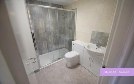 1 bedroom Studio flat to let in King Street, Newcastle-Under-Lyme, ST5
