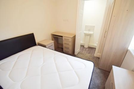 5 bedroom Terraced House to let in Leek Road, Joiners Square, Shelton, Stoke-On-Trent, ST1