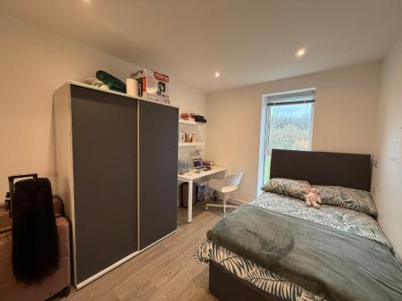 1 bedroom Flat to let in London Road, Newcastle-Under-Lyme, ST5