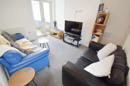 1 bedroom Terraced House to let in North Street, Newcastle-Under-Lyme, ST5