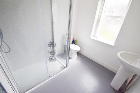 1 bedroom Terraced House to let in North Street, Newcastle-Under-Lyme, ST5