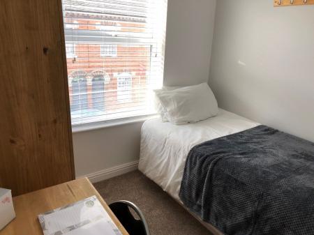 5 bedroom Terraced House to let in Queen Anne Street, Stoke-On-Trent, ST4