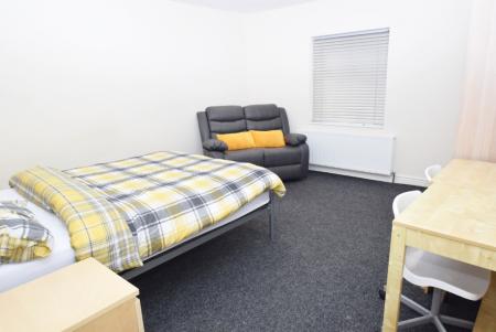 1 bedroom Studio flat to let in Regent Road, Hanley, ST1