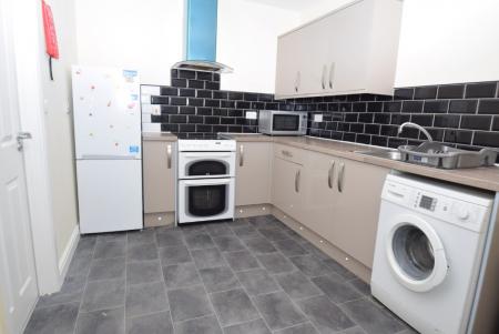 1 bedroom Studio flat to let in Regent Road, Hanley, ST1
