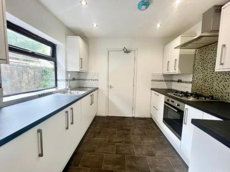 4 bedroom House share to let in Seaford Street, Stoke-On-Trent, ST4