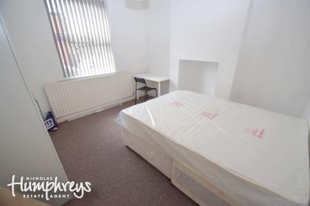 6 bedroom Terraced House to let in Wharf Street, Newcastle-Under-Lyme, ST5