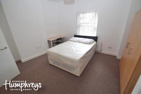 6 bedroom Terraced House to let in Wharf Street, Newcastle-Under-Lyme, ST5