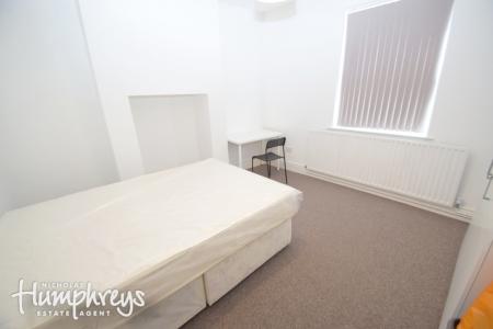 6 bedroom Terraced House to let in Wharf Street, Newcastle-Under-Lyme, ST5