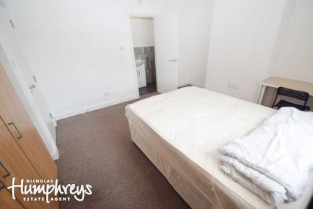 6 bedroom Terraced House to let in Wharf Street, Newcastle-Under-Lyme, ST5