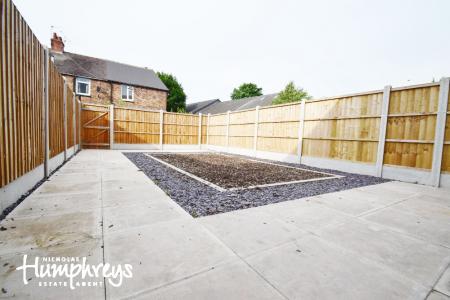 3 bedroom House share to let in Lyme Valley Mews, Newcastle-Under-Lyme, ST5