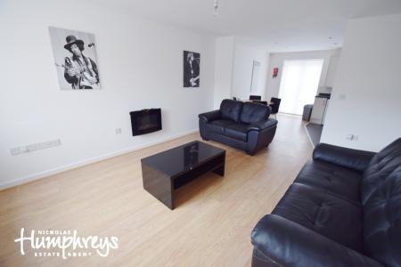 3 bedroom House share to let in Lyme Valley Mews, Newcastle-Under-Lyme, ST5