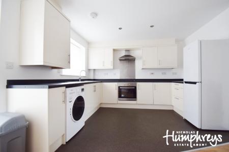 3 bedroom House share to let in Lyme Valley Mews, Newcastle-Under-Lyme, ST5