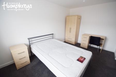 3 bedroom House share to let in Lyme Valley Mews, Newcastle-Under-Lyme, ST5