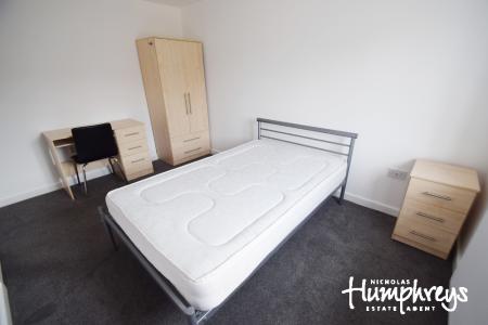 3 bedroom House share to let in Lyme Valley Mews, Newcastle-Under-Lyme, ST5